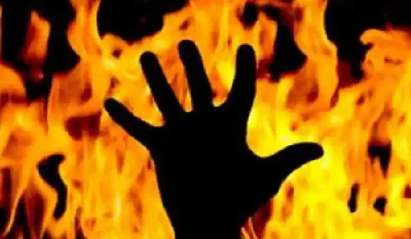 Jharkhand: दुमका में शादी से इनकार करने पर व्यक्ति ने युवती को पेट्रोल डालकर जलाया, आरोपी गिरफ्तार 